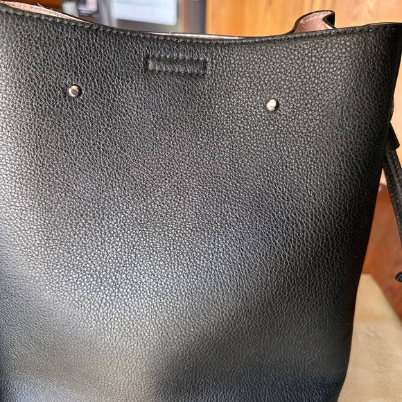 Elegant Kate Spade Black Leather Shoulder Bag with Gold Accent - Picture 6 of 16